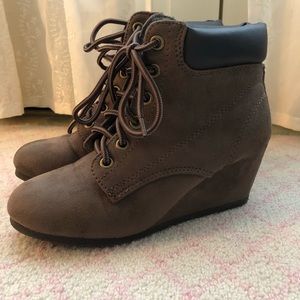 ⭐️Wedge Brown and Black Ankle Boots